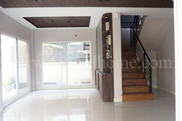 บ้านเดี่ยว บางกอก บูเลอวาร์ด ปิ่นเกล้า - เพชรเกษม หลังริม บ้านตกแต่งพร้อมอยู่