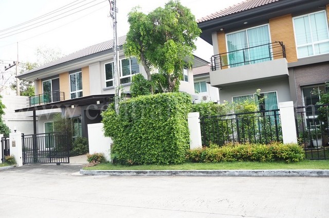 บ้านเดี่ยว บางกอก บูเลอวาร์ด ปิ่นเกล้า - เพชรเกษม หลังริม บ้านตกแต่งพร้อมอยู่
