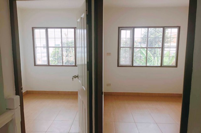 ขายถูก บ้านสวย หมู่บ้านอิงลดา ตำหรุ ตกแต่งสวย พร้อมอยู่ สนใจโทร 090 909 9794
