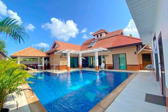 สัตหีบ ชลบุรี บางเสร่ ให้เช่าบ้านหรูเฟอร์ครบ พูลวิลล่า จากุซซี่ สระว่ายน้ำ 1ชั้น 3นอน 3น้ำ 120ตรว. 230ตรม.