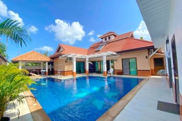 สัตหีบ ชลบุรี บางเสร่ ให้เช่าบ้านหรูเฟอร์ครบ พูลวิลล่า จากุซซี่ สระว่ายน้ำ 1ชั้น 3นอน 3น้ำ 120ตรว. 230ตรม.