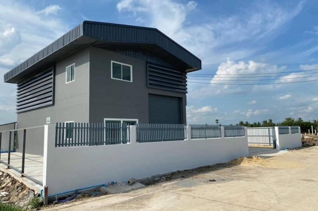 ที่ดิน100ตรว.พร้อมสิ่งปลูกสร้าง100ตรม.ราคาที่ 2.2 ล้านบาท