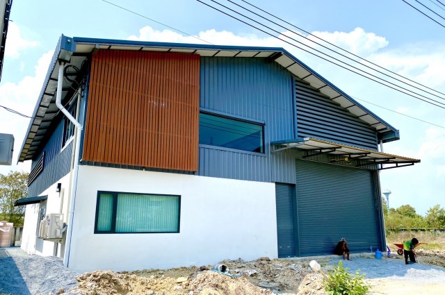 ที่ดิน100ตรว.พร้อมโรงงาน,โกดัง,ออฟฟิศใหม่ราคาเพียง2.8ล้านบาทเท่านั้น