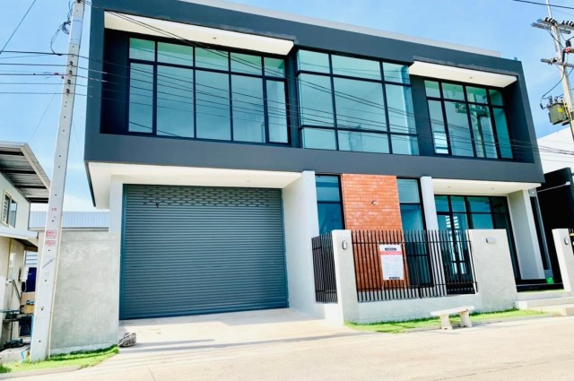 ที่ดินติดถนนใหญ่บางบัวทอง80ตารางวาพร้อมโรงงานใหม่ราคาเพียง2.9ล้านเท่านั้น