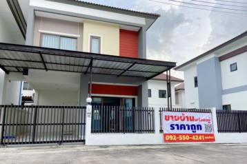 ขาย บ้านแฝด  ติดถนน เข้า-ออก ได้หลายทาง  หมู่บ้านเมอริเดียนพาร์ควิว  114.32 ตรม. 45 ตร.วา มี 7-11 หน้าโครงการ หาของกินง่าย สะดวก สบาย