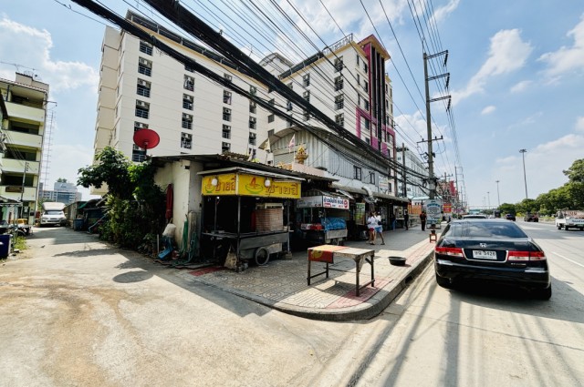 ขาย อพาร์ทเม้นท์ 2 ตึก ใกล้ธรรมศาสตร์ รังสิต พื้นที่ใช้สอย 10,249 ตรม เนื้อที่ 3 ไร่ 1 งาน 31 ตรว