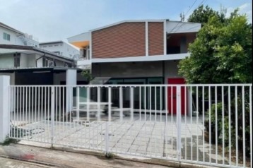 ให้เช่าบ้านเดี่ยว 2 ชั้น พื้นที่ใช้สอย 220 ตร.ม. ใกล้เดอะไนน์ สามารถทำออฟฟิศได้