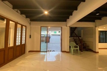ให้เช่าบ้านเดี่ยว 2 ชั้น รีโนเวทใหม่ ทำเล ทาวน์อินทาวน์ ถนน อินทราภรณ์ ใกล้ เลียบด่วน