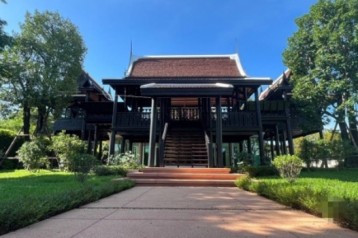 ให้เช่า บ้านเดี่ยว บ้านเรือนไทย จอดรถได้ 20 คัน เกษตร นวมินทร์ 700 ตรม. 1 ไร่