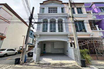ขายด่วน! บ้านกลางเมือง บริติชทาวน์ ศรีนครินทร์ 20.5 ตร.ว. ใกล้รถไฟฟ้า หลังมุม เฟอร์ครบพร้อมอยู่
