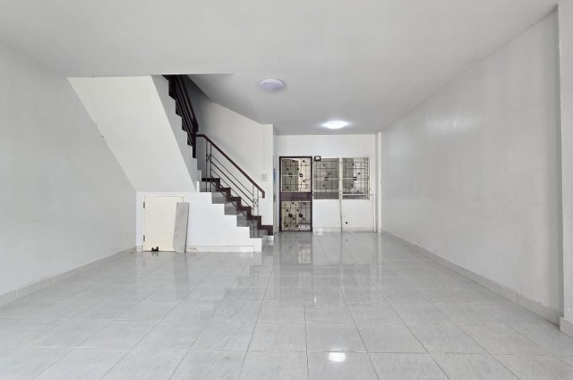 ขายถูก ทาวน์โฮม หมู่บ้านเมืองประชา หทัยราษฎร์35 20 ตรว
