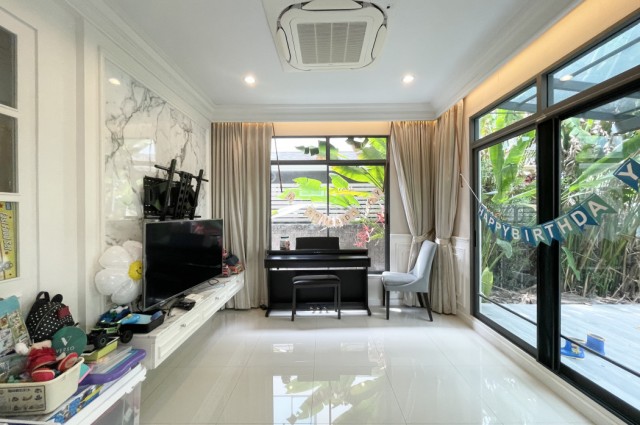 ให้เช่า บ้านหรู พัฒนาการ 38 พร้อมเฟอร์ ใกล้ทองหล่อ เพียง 20 นาที