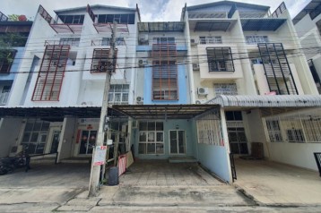 ขายด่วน โฮมออฟฟิศ 4 ชั้น 30 ตร.วา ซอยศรีนครินทร์ 40 (บ้าน ณ นครินทร์) ทำเลดี เข้าออกได้หลายทาง ตรงข้ามซีคอนสแควร์ ใกล้แนวรถไฟฟ้าสายสีเหลือง