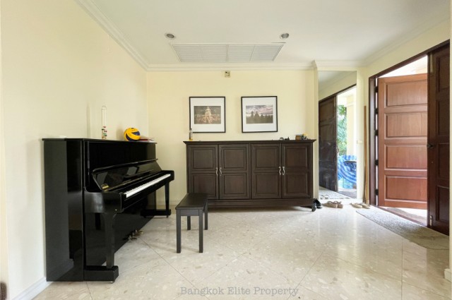 ให้เช่า บ้านเดี่ยว โกลเด้นนครา อ่อนนุช มอเตอร์เวย์ 5 นอน แปลงมุม Pet Friendly