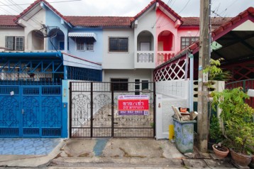 ขาย ทาวน์โฮม ใกล้ถนนเพชรเกษม 600 เมตร หมู่บ้านเศรษฐกิจ บางแค 100 ตรม. 20 ตร.วา