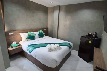 ขายโรงแรมในคูเมืองเชียงใหม่ 63 ตรว 17 ล้าน  +ห้องพักทั้งหมด 12 ห้อง +3ชั้นๆละ 4 ห้อง +มีสวนเล็กๆให่นั่งพักผ่อน +มีใบอนุญาติโรงแรม  สนใจติดต่อ  คุณ บุ๋ม โทร 090-3179683