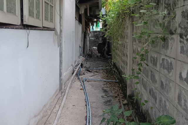 ขายที่ดิน+บ้านเก่า เนื้อที่ 75 ตร.ว. หมู่บ้านเมืองทอง 4 ซ.ปุณณวิถี 53 (สุขุมวิท 101)  ทำเลดี อยู่ใจกลางเมือง