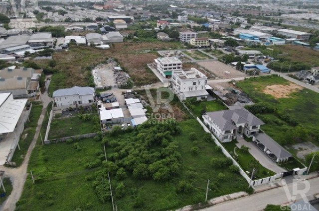 ขายที่ดินแปลงสวย แบ่งล็อคขาย ติดถนนซอยเฉลิมพระเกียรติ ร.9 ซอย 30 แยก 19