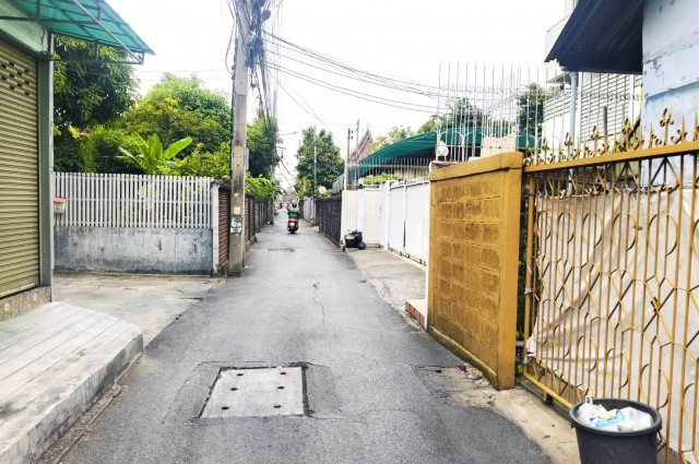 ขายที่ดินพร้อมบ้านเนื้อที่ 93 ตารางวา ซ.ตากสิน 18 เขตธนบุรี ใกล้เดอะมอลล์ ท่าพระ