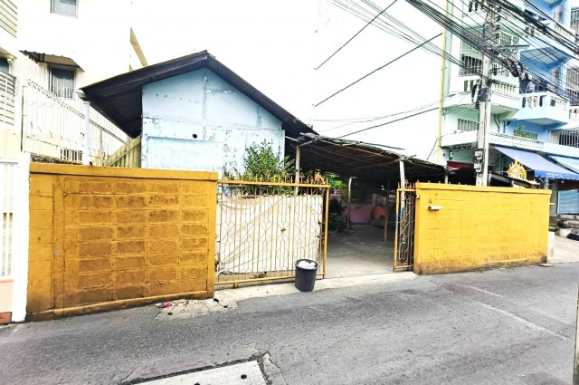ขายที่ดินพร้อมบ้านเนื้อที่ 93 ตารางวา ซ.ตากสิน 18 เขตธนบุรี ใกล้เดอะมอลล์ ท่าพระ