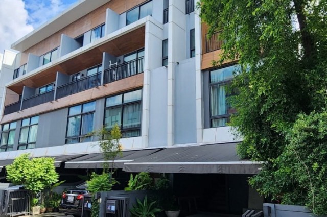 ให้เช่า ทาวน์โฮม Arden Phatthanakan 185 ตรม 25 ตรว