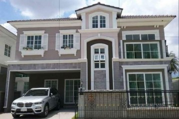 BH2199 ให้เช่าบ้านแฝดสไตล์เดี่ยว2 ชั้น หมู่บ้านโกเด้นนีโอสาทร พื้นที่ใช้สอยประมาณ 170 ตารางเมตร 3 ห้องนอน · 3 ห้องน้ำ มีแอร์ 5 เครื่อง 