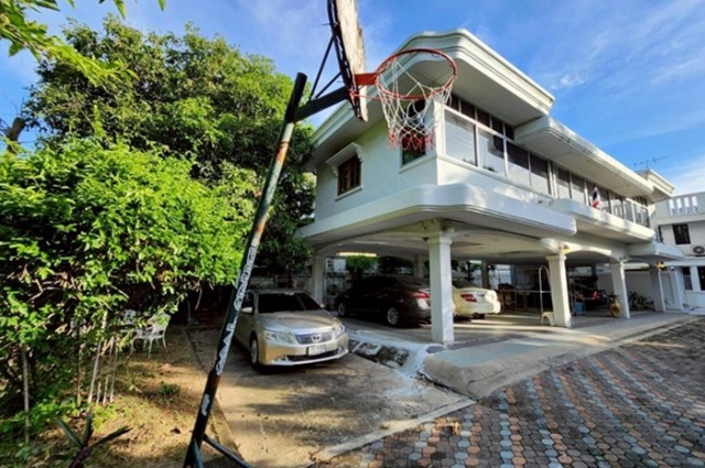 ขายด่วนบ้านพร้อมที่ดินผืนใหญ่ใจกลางเมืองปากน้ำ ใกล้ BTS เพียง 290 เมตร