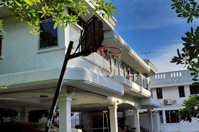 ขายด่วนบ้านพร้อมที่ดินผืนใหญ่ใจกลางเมืองปากน้ำ ใกล้ BTS เพียง 290 เมตร