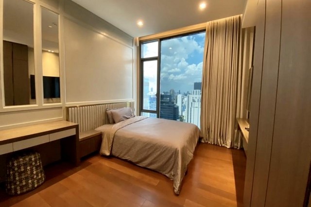 Condo Q1 Sukhumvit ติดรถไฟฟ้า BTS นานา  3 Bedrooms 201.76 Sq.m. NOW AVALIABLE 