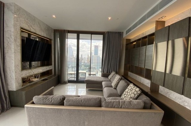 Condo Q1 Sukhumvit ติดรถไฟฟ้า BTS นานา  3 Bedrooms 201.76 Sq.m. NOW AVALIABLE 