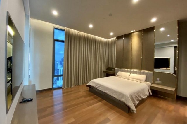 Condo Q1 Sukhumvit ติดรถไฟฟ้า BTS นานา  3 Bedrooms 201.76 Sq.m. NOW AVALIABLE 