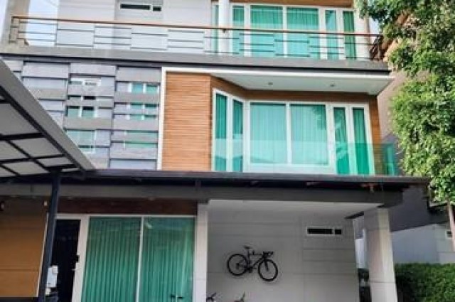 EPL-HS0683 ขายบ้านเดี่ยว 3 ชั้น The Gallery House Pattern ลาดพร้าวซอย1  เนื้อที่ใช้สอย 350ตร.ม 5ห้องนอน 6ห้องน้ำ