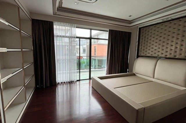 บ้านเดี่ยว Grand Bangkok Boulevardพระราม9  ขนาด161ตร.วา 5นอน ตรงข้ามกับโรงเรียนนานาชาติ Wellington 