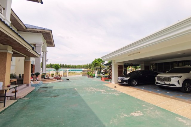 ขาย บ้านเดี่ยว HS053 บ้านใหญ่ ใจกลางเมือง วิวเขา หนองซ้ำซาก บ้านบึง ชลบุรี . 690 ตรม 3 ไร่ 1 งาน 48.7 ตรว แถมฟรี เฟอร์นิเจอร์บิ้วอิน แอร์