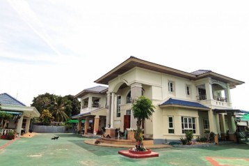 ขาย บ้านเดี่ยว HS053 บ้านใหญ่ ใจกลางเมือง วิวเขา หนองซ้ำซาก บ้านบึง ชลบุรี . 690 ตรม 3 ไร่ 1 งาน 48.7 ตรว แถมฟรี เฟอร์นิเจอร์บิ้วอิน แอร์