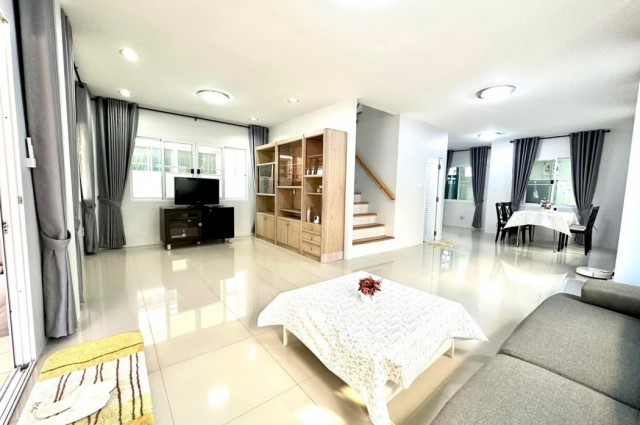 ให้เช่า บ้านเดี่ยว M836 รีโนเวทใหม่ทั้งหลัง ปากซอยถนนคุ้มเกล้า 39 230 ตรม 60 ตรว