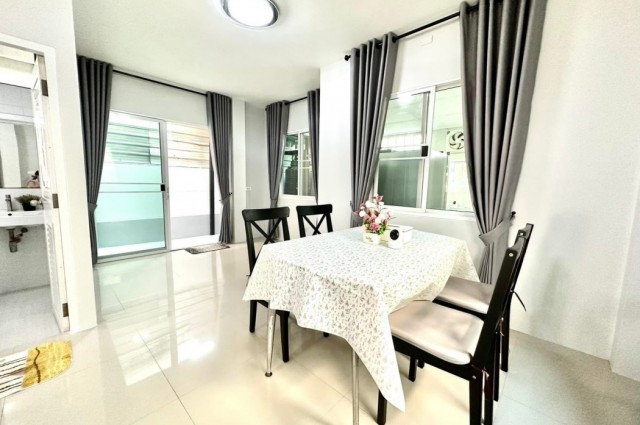 ให้เช่า บ้านเดี่ยว M836 รีโนเวทใหม่ทั้งหลัง ปากซอยถนนคุ้มเกล้า 39 230 ตรม 60 ตรว