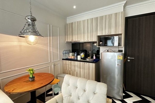 Sale Condo เวเนเชี่ยน ซิกเนเจอร์ คอนโด รีสอร์ท พัทยา อาคาร D ชั้น 3 วิวสระน้ำ 1 ห้องนอน 1 ห้องน้ำ โทร 0947926954