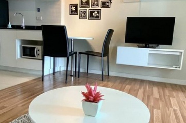 ให้เช่า We Condo เอกมัย-รามอินทรา33 ตรม 1 ห้องนอน ชั้น8  ติดตลาดเลียบด่วน พร้อมเข้าอยู่แล้ววันนี้